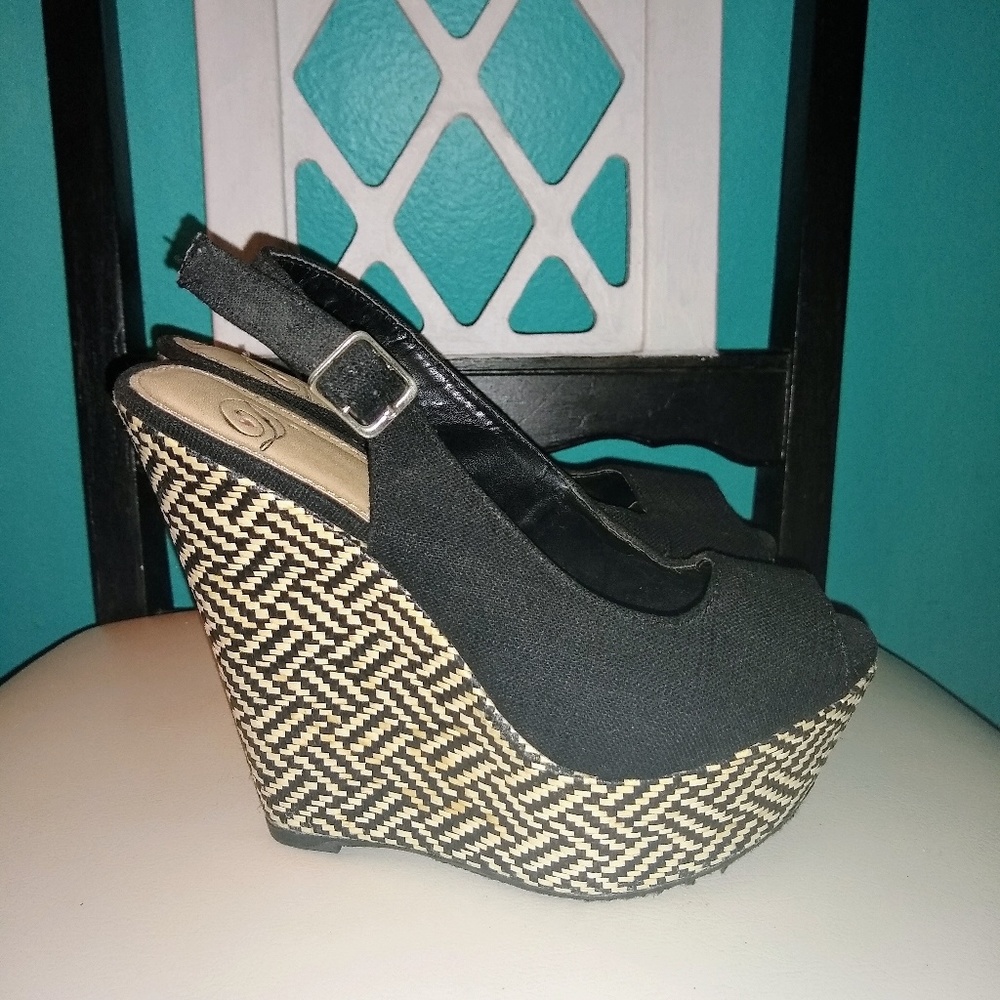 Black and White Wedges - Picture 2 of 8
